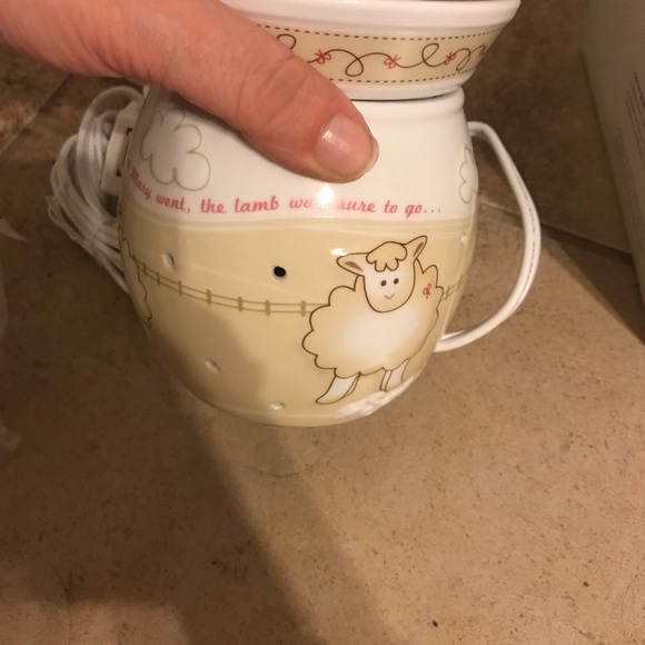 Scentsy Little Lamb Warmer - Picture 3 of 9